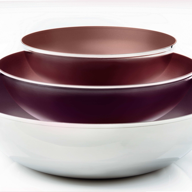 Tupperware The modern serving bowl makes your table an eye-catcher